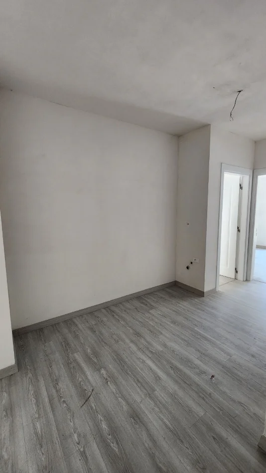 Shqiperi, shitet apartament 3+1 Kati 2, 147 m² 272.700 € (Rezidenca Elbavo)