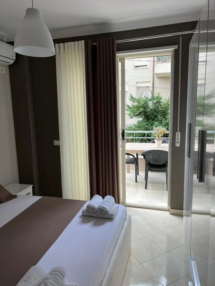 Tirane, jepet me qera apartament 2+1 Kati 4, 100 m² 550 € (Rruga peti)