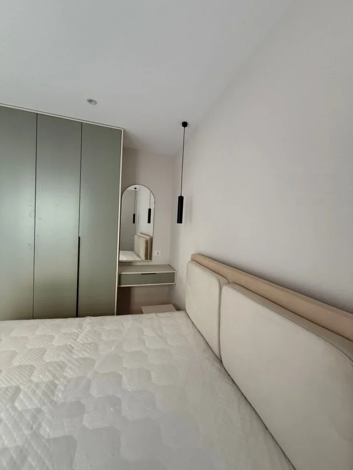 Tirane, jepet me qera apartament 1+1 , 70 m² 400 € 