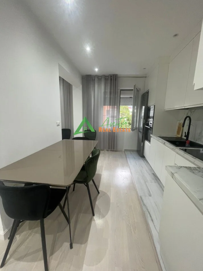 Tirane, jepet me qera apartament 1+1+Ballkon Kati 3, 64 m² (Rruga Bardhyl)