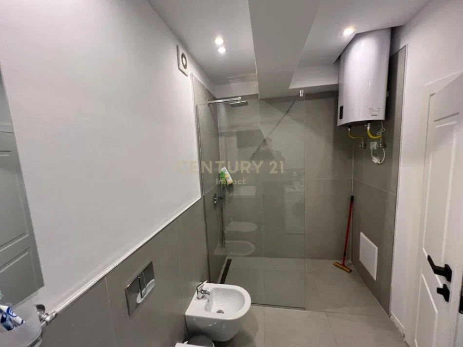 Tirane, shitet apartament 1+1 Kati 3, 83 m² 133.000 € (Selit)