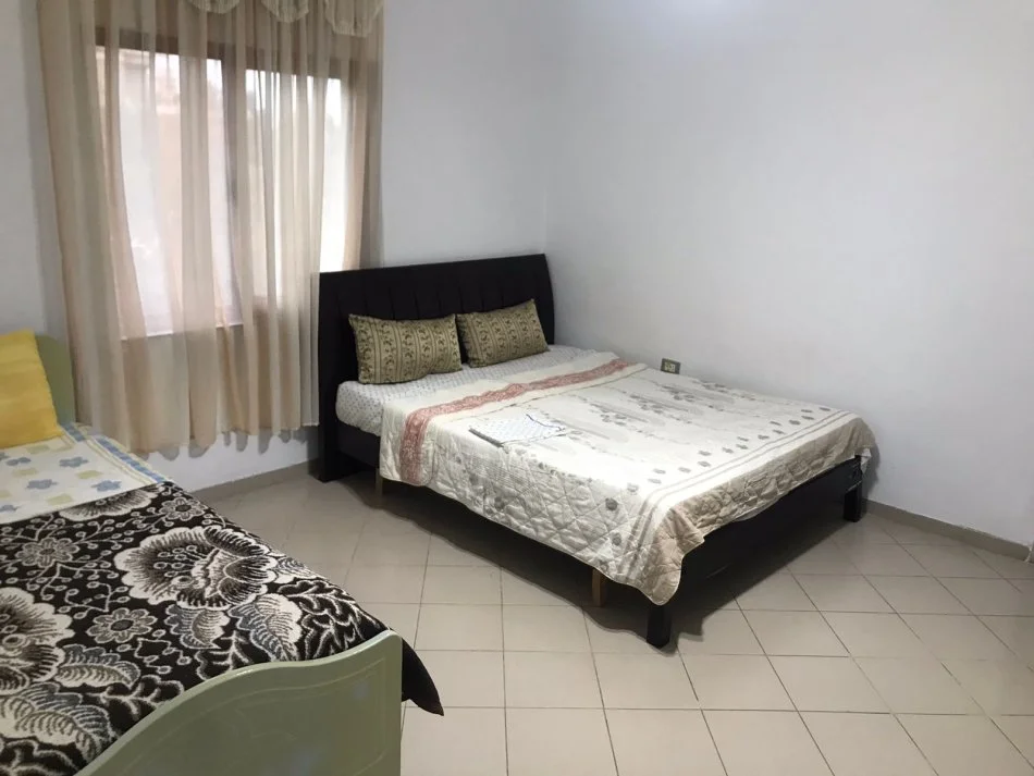 Tirane, jepet me qera apartament 3+1+Aneks+Ballkon Kati 1, 100 m² 400 € (rruga Ullishtes)