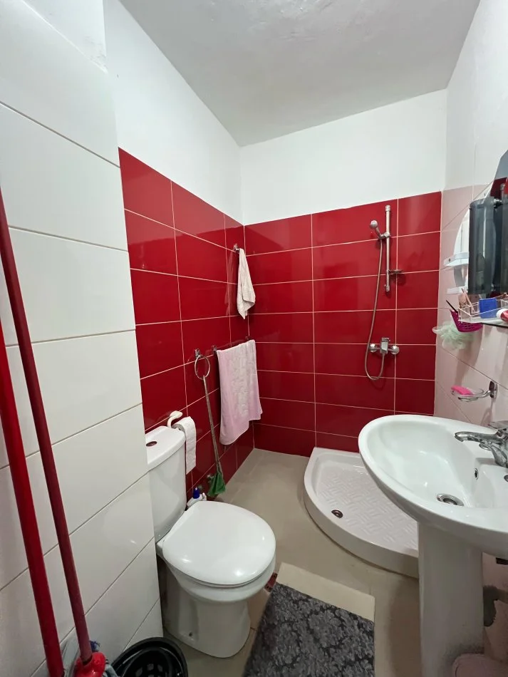 Tirane, shitet apartament 2+1+Aneks+Ballkon Kati 2, 108 m² 215.000 € (Liqeni Thate)