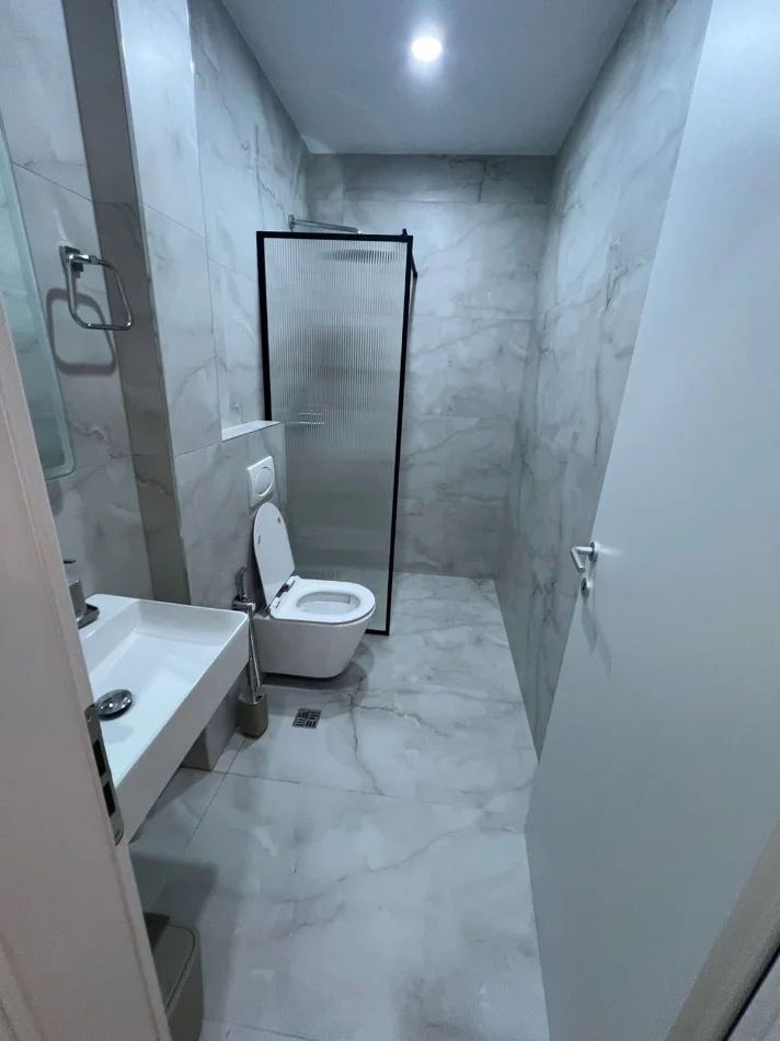 Durres, jepet me qera apartament 1+1 Kati 7, 170 m² 24 € 