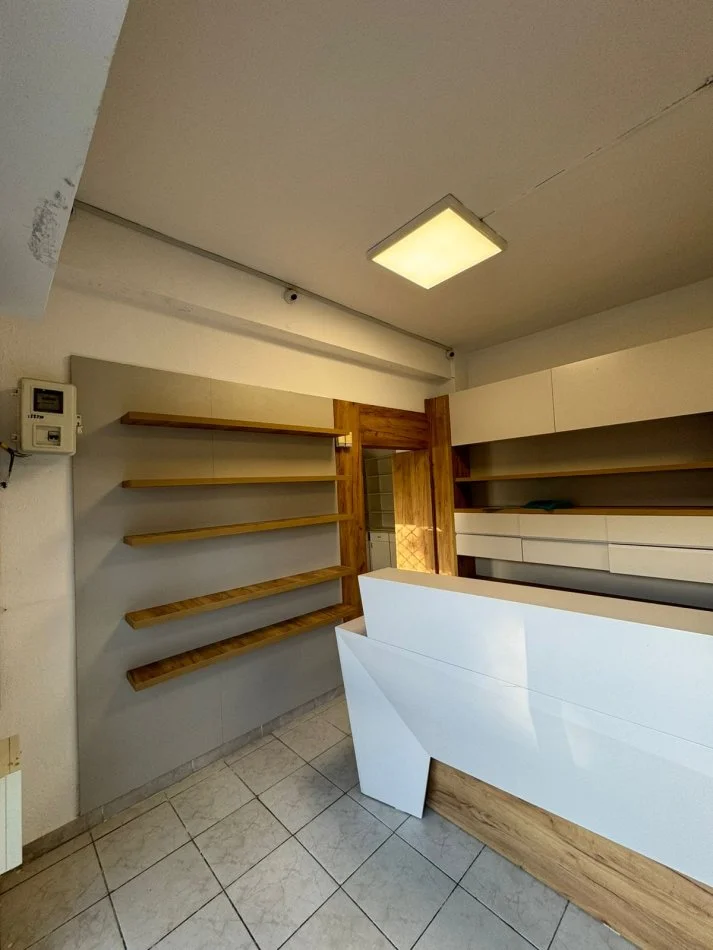 jepet me qera ambjent biznesi Kati 0, 40 m² 500 € (QSUT)