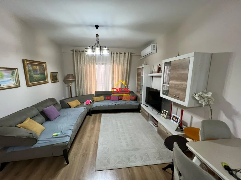 Vlore, shitet apartament 2+1+Ballkon Kati 3, 92 m² 180.000 € (Rruga Dhimitër Konomi)