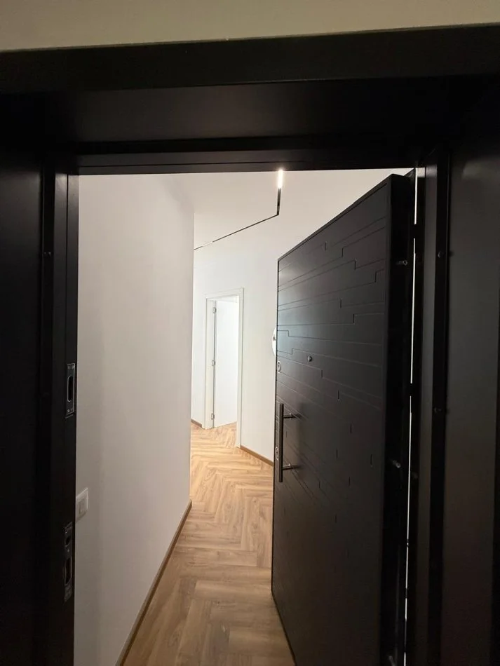 Tirane, jepet me qera apartament 2+1 Kati 3, 109 m² 1.000 € 