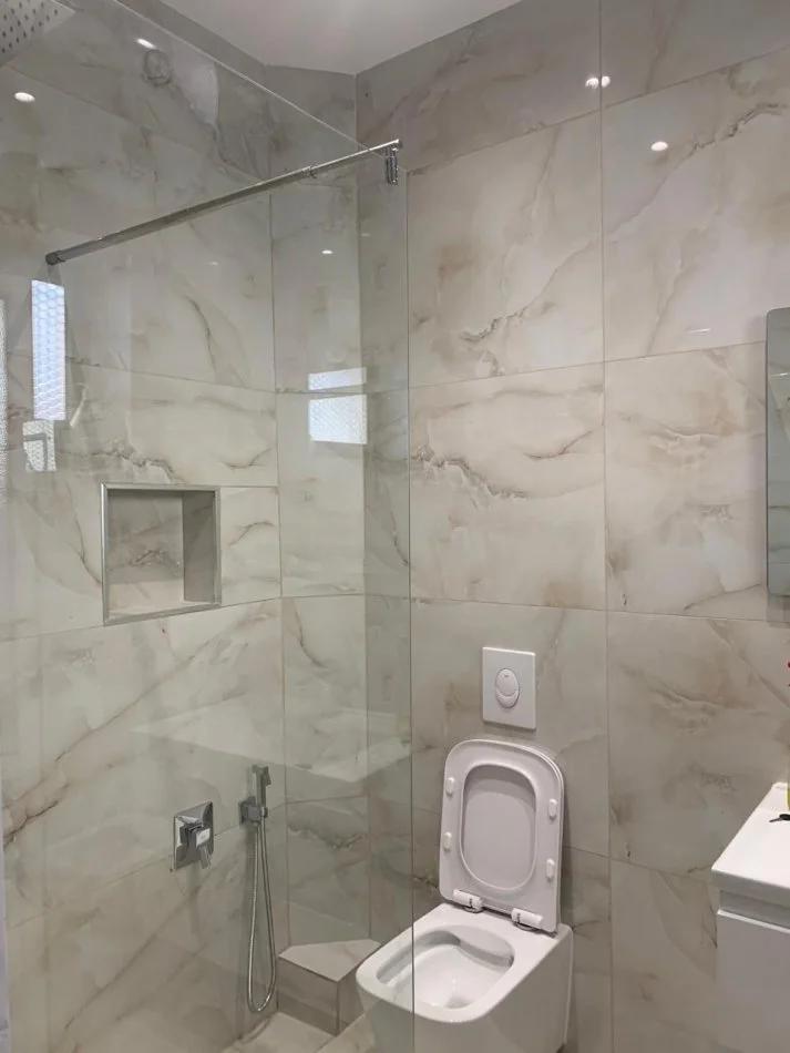 Tirane, jepet me qera zyre Kati 1, 62 m² 500 € (Sabaudin Gabrani , 21 Dhjetori)