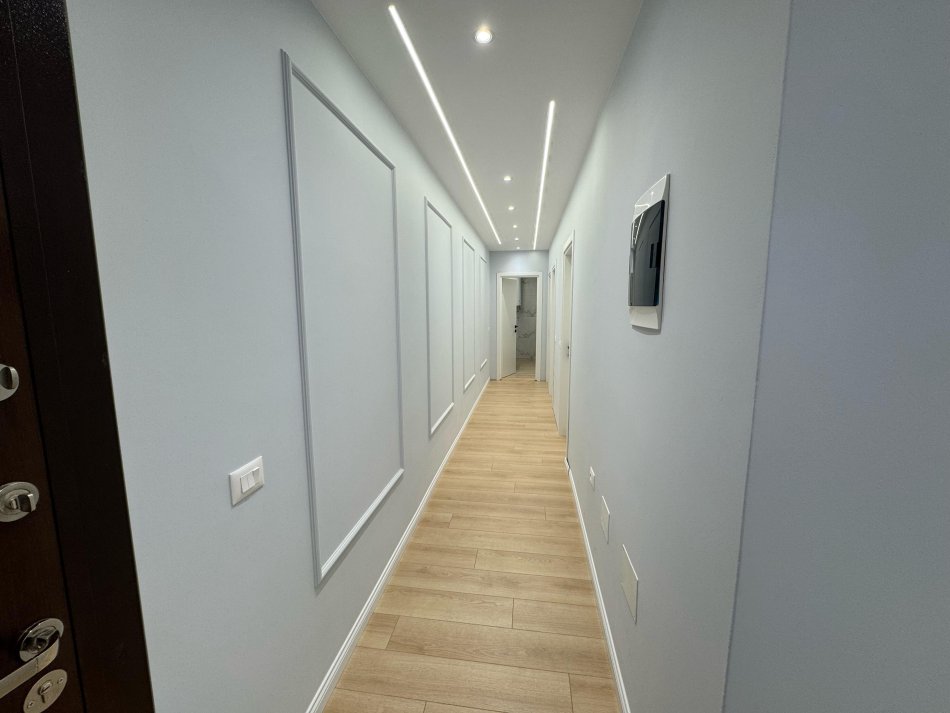 Tirane, shes apartament 2+1+Ballkon Kati 2, 93 m² 265.000 € (Rruga Myslym Shyri)