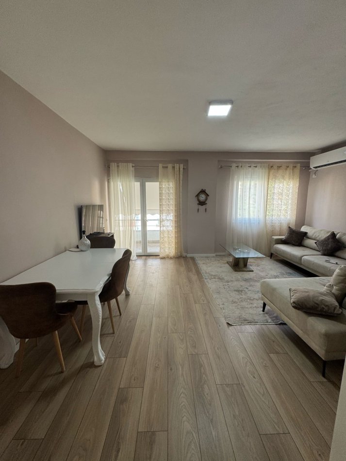 Tirane, jepet me qera apartament 2+1 Kati 4, 100 m² 400 € 
