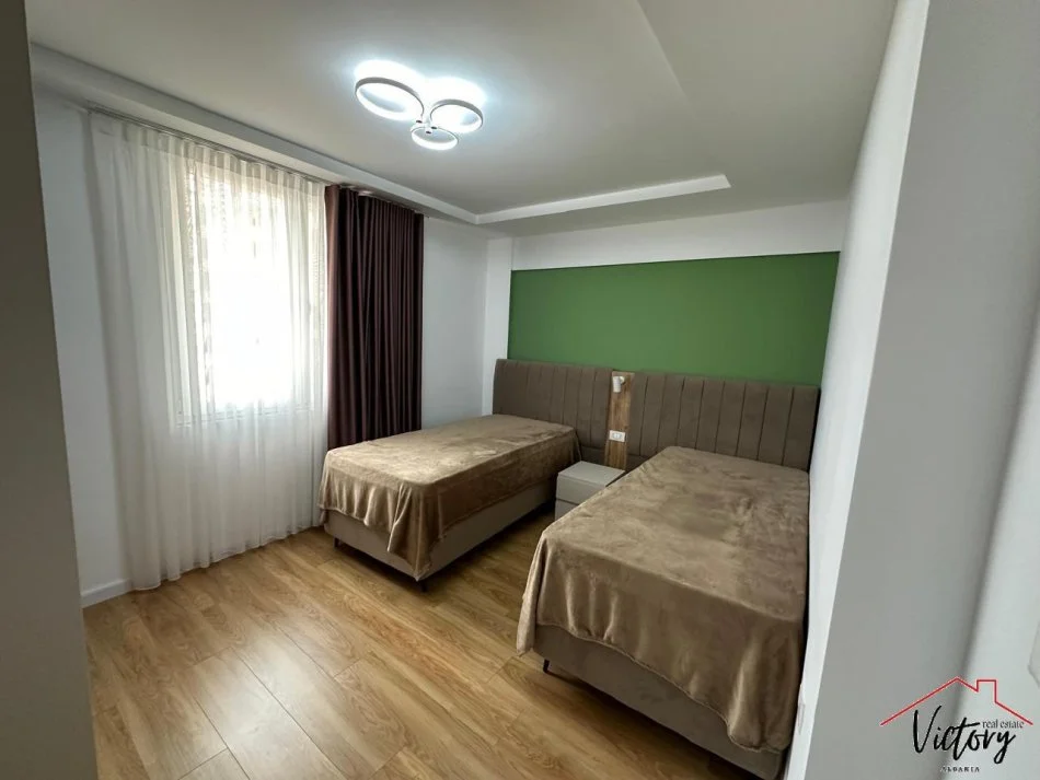 Tirane, jepet me qera apartament duplex 2+1 Kati 2, 100 m² 1.500 € 