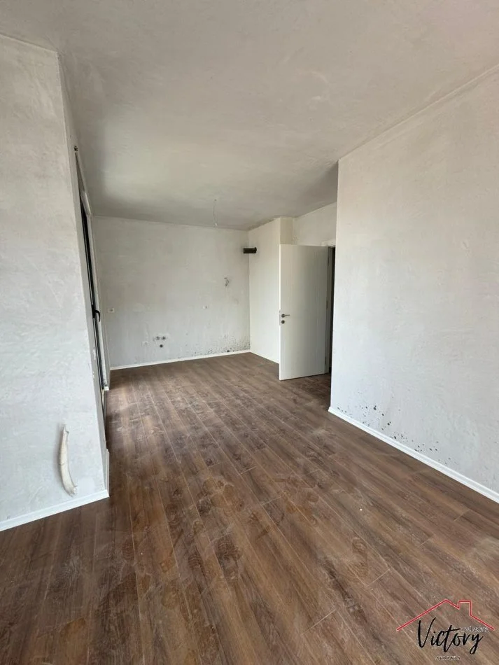 Tirane, shitet apartament 2+1 Kati 4, 170.000 € 