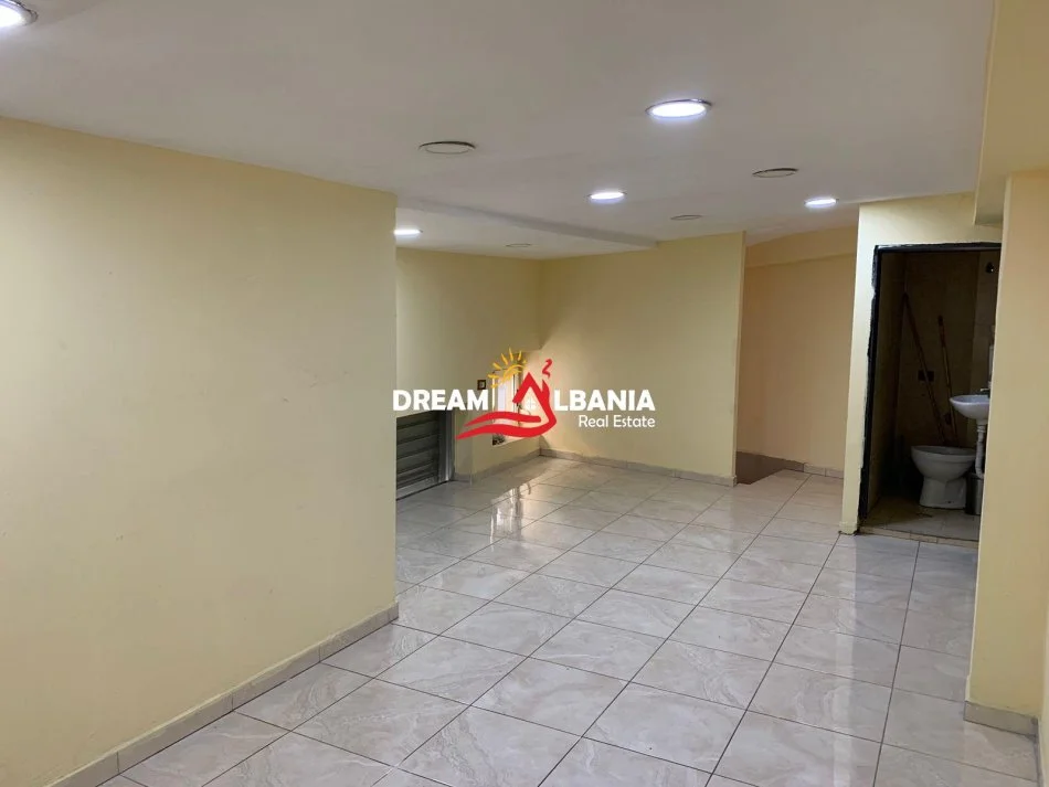 Tirane, jepet me qera ambjent biznesi , 30 m² 450 € (rruga e Durresit)