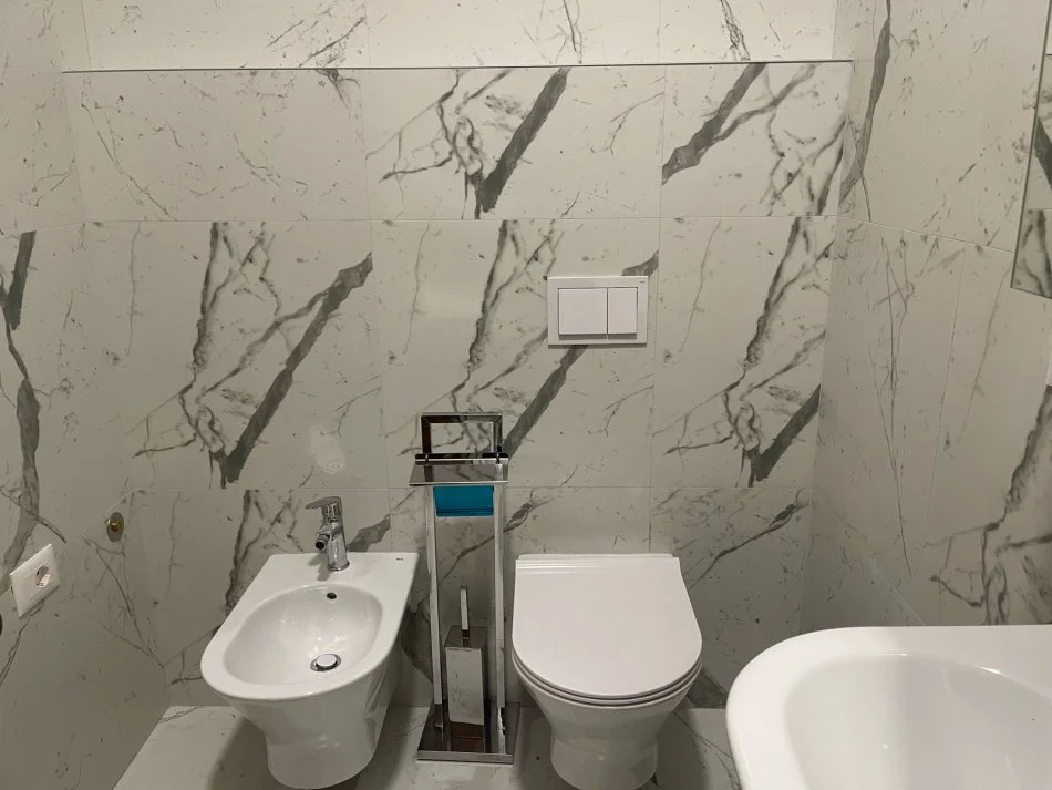Tirane, jepet me qera 2+1+Aneks+Ballkon , 100 m² 830 € (Rruga e Dibres)