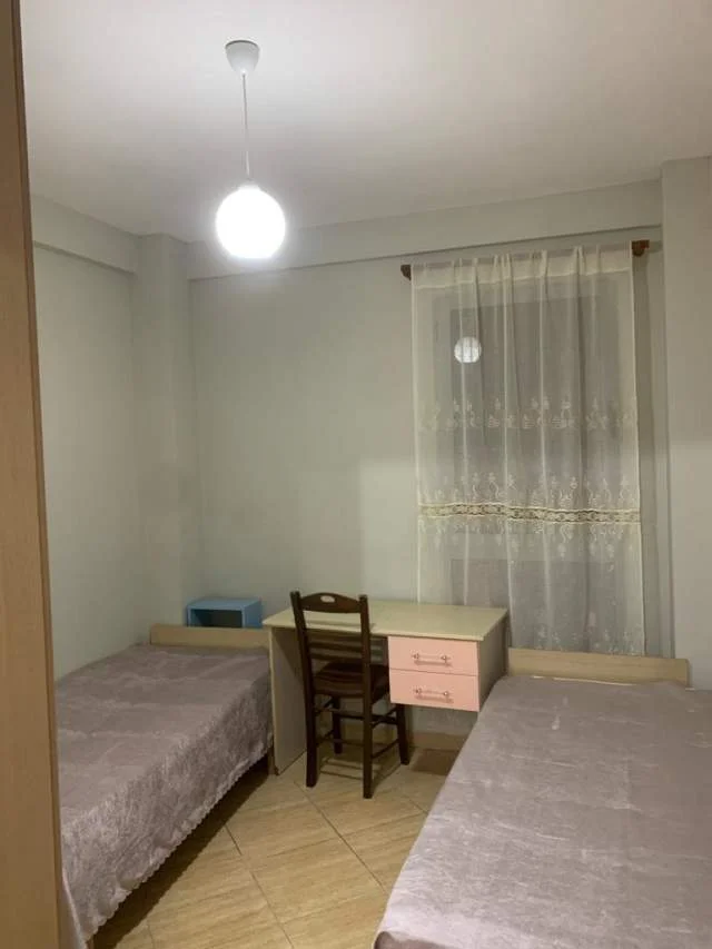 Tirane, jepet me qera apartament 2+1+A+BLK Kati 2, 90 m² 600 Euro (myslym shyri)