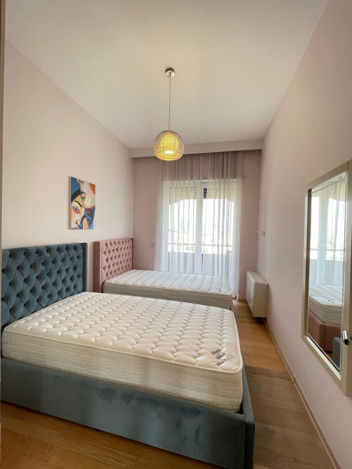 Tirane, jepet me qera apartament 2+1+Aneks+Ballkon, Kati 7, 180 m² 2,000 € (Liqeni Artificial)