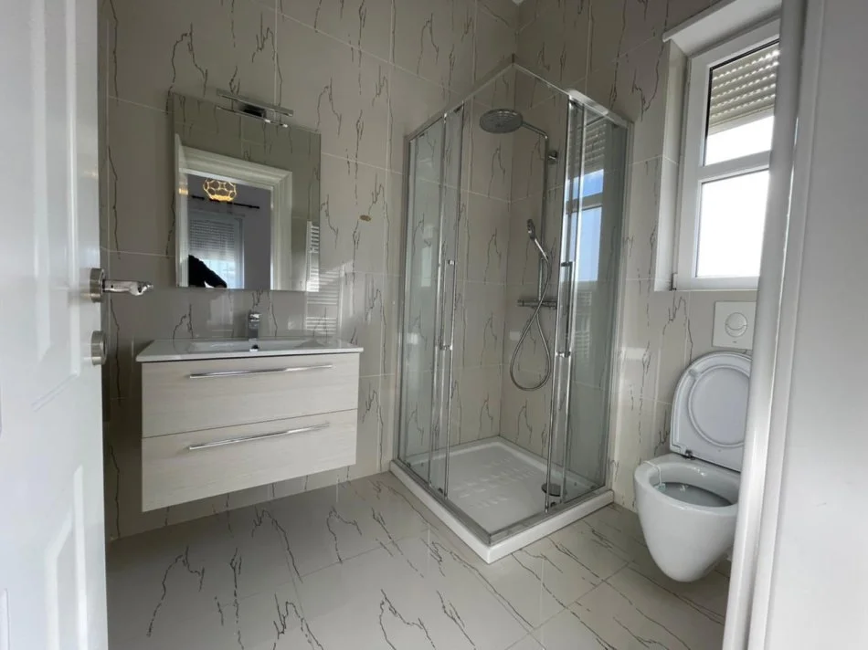 Tirane, jepet me qera Vile 4+1 , 335 m² 4.300 € (TEG)