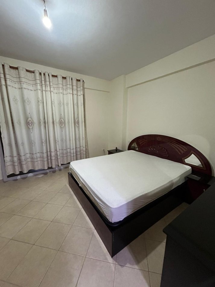 Tirane, jepet me qera apartament 2+1 Kati 5, 100 m² 650 € (Komuna e Parisit)