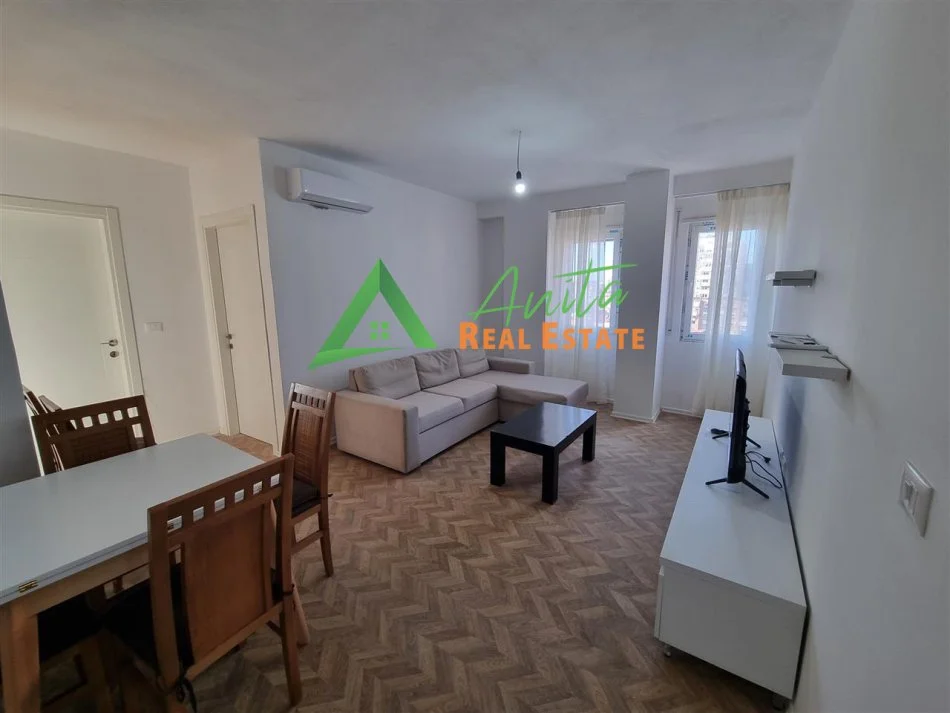 Tirane, jepet me qera apartament 2+1+Ballkon Kati 6, 100 m² 600 € (Ali Demi)