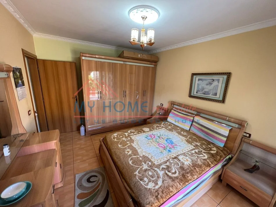 Tirane, jepet me qera apartament 1+1+Aneks+Ballkon Kati 2, 65 m² 600 € (Komuna e Parisit, pallati i Vodafone)
