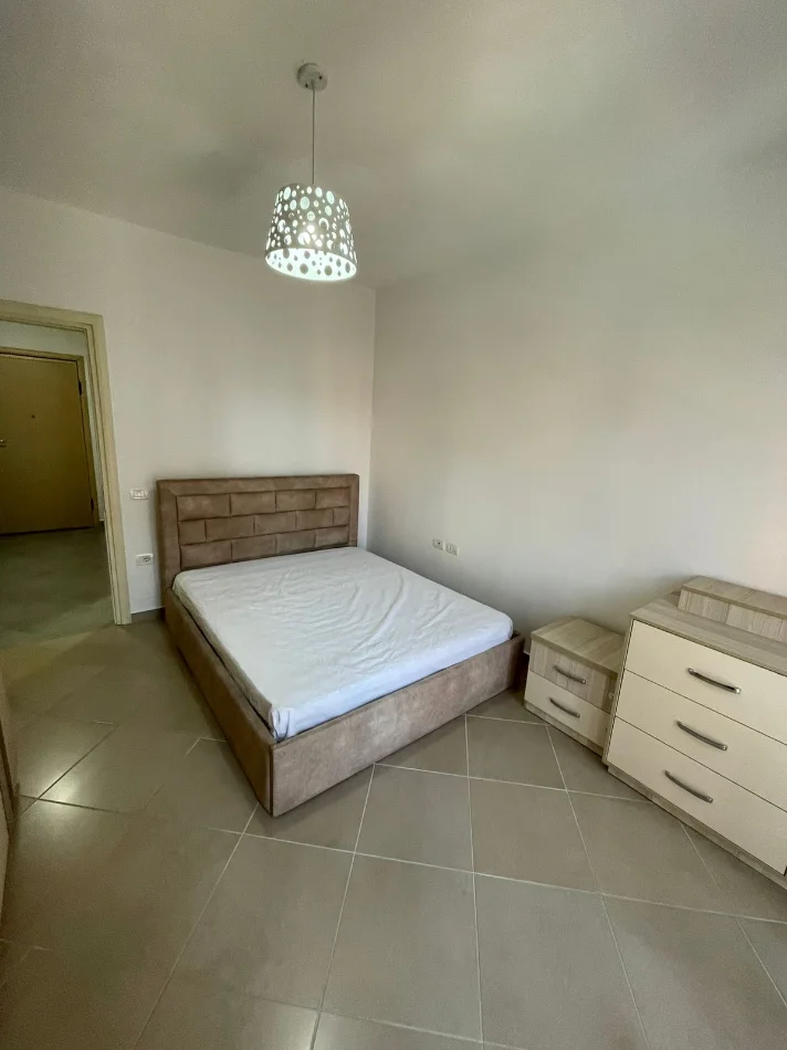 Tirane, jepet me qera 1+1 , 500 € 