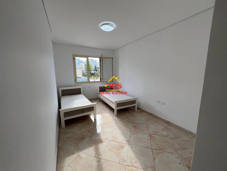 Vlore, shitet apartament 2+1+Ballkon Kati 2, 102 m² 219.900 € (Rruga murat Tërbaçi)