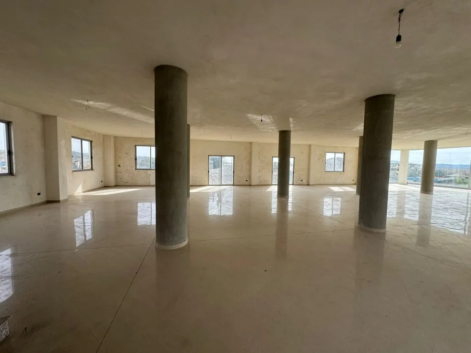 Durres, jepet me qera magazine Kati 1, 800 m² 500 € (Autostrada Kavajes)