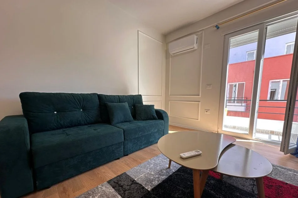 Tirane, jepet me qera apartament 1+1 Kati 3, 58 m² 600 € (Xhamia e selites)