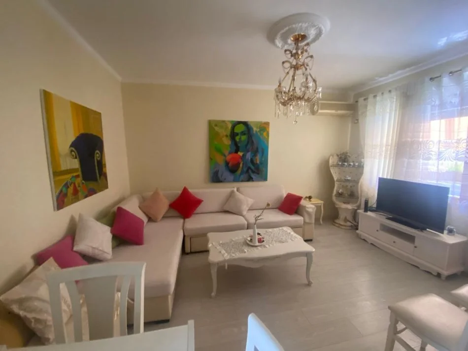 Durres, jepet me qera apartament 1+1+Ballkon Kati 2, 350 € (Stadiumi Durres)