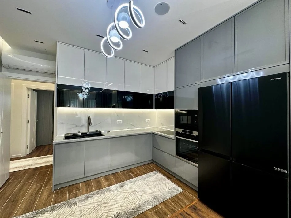 Tirane, jepet me qera apartament 2+1+Aneks+Ballkon Kati 3, 115 m² 950 € (Farmacia 10 te Kompleksi Arlis)