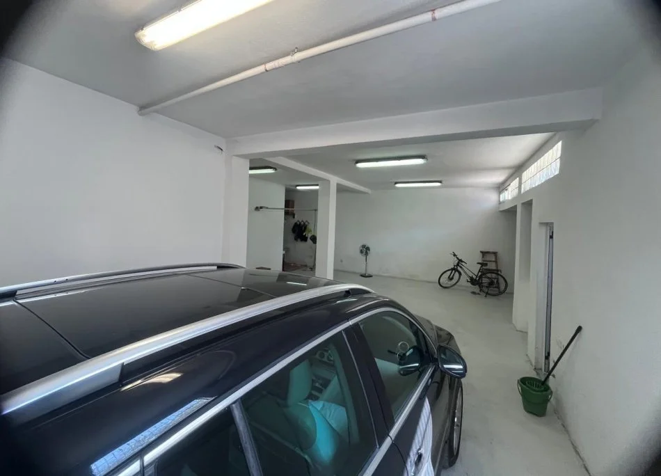 Tirane, jap me qera Vile 3+1+Aneks+Ballkon Kati 0, 256 m² 1.500 € (Hoxha Tahsim)