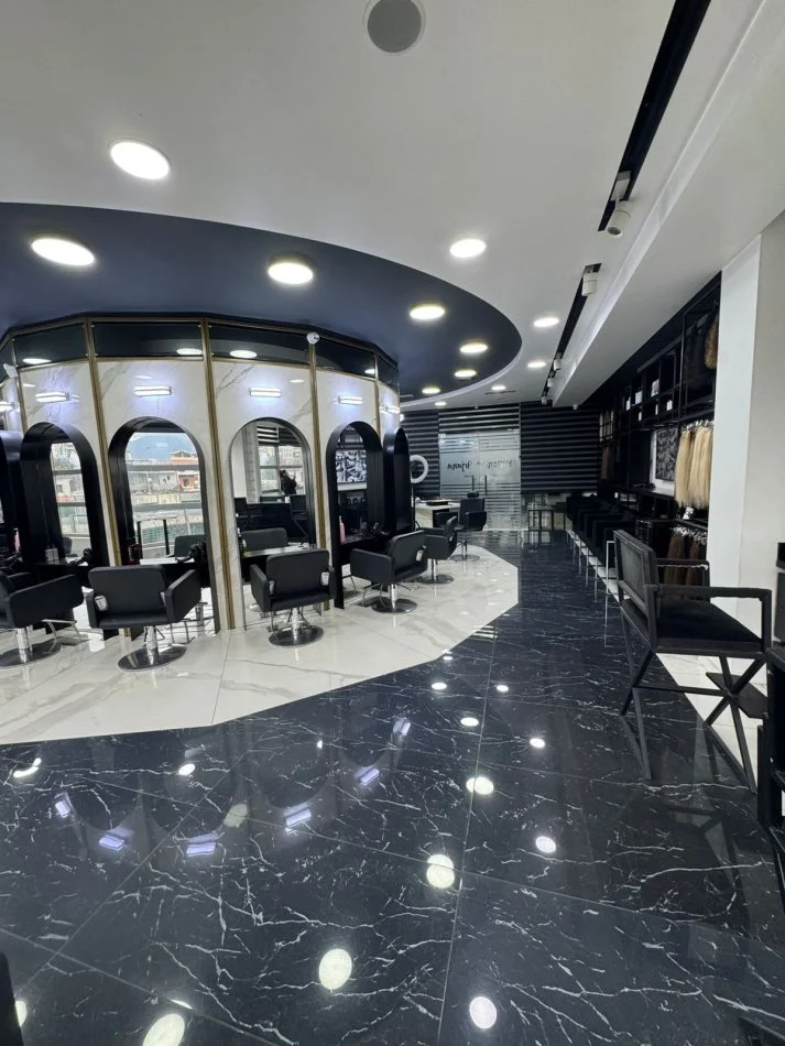 Tirane, shitet ambjent biznesi Kati 1, 350.000 € 