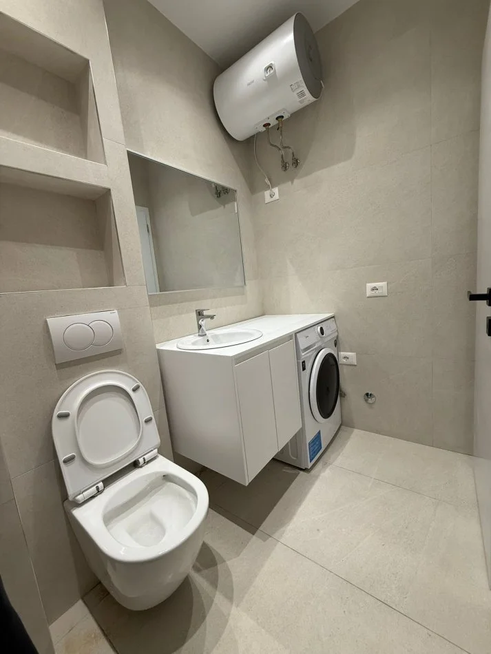 Tirane, jepet me qera apartament 1+1+Ballkon Kati 8, 61 m² 450 € (Bulevardi Migjeni, Yzberisht)