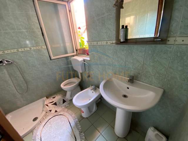 Durres, shitet apartament Kati 5, 175 m² 115.000 Euro (kazazi)