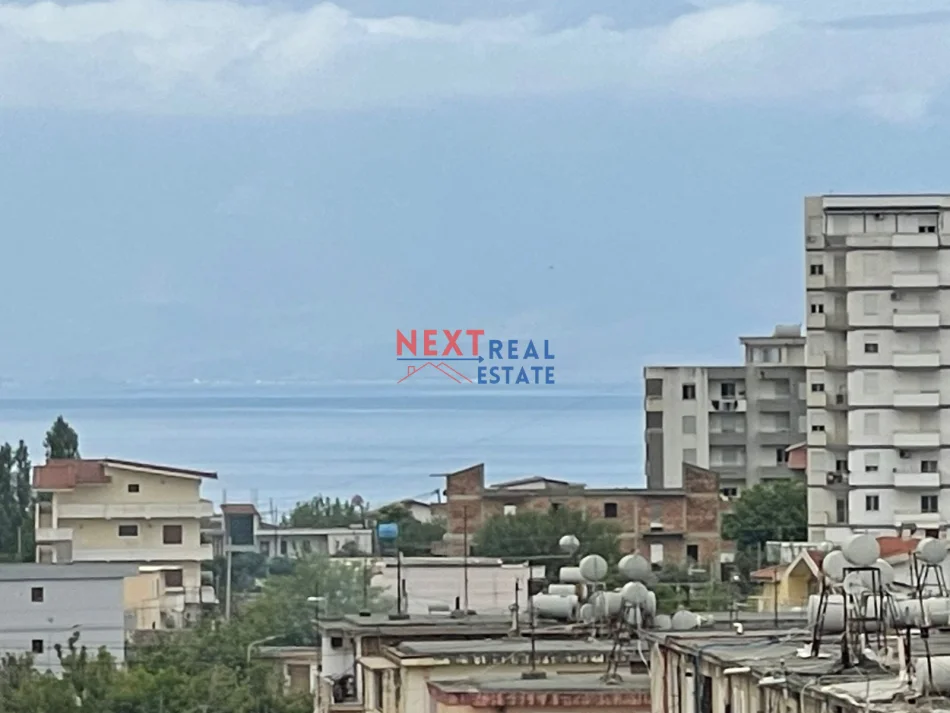 Vlore, jepet me qera apartament 2+1+Ballkon , 450 € (Perballe shkolles “Jani Minga”)