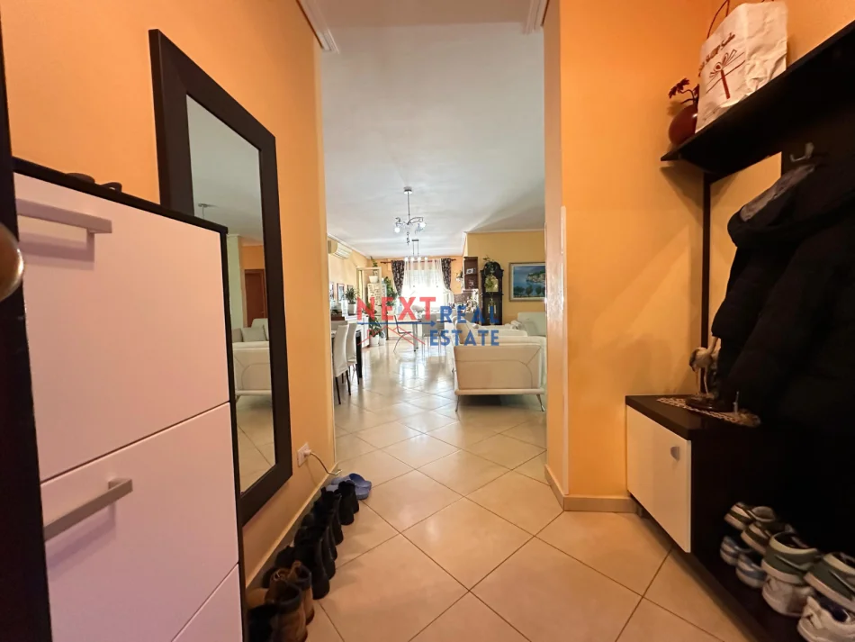 Vlore, jepet me qera apartament 3+1+Ballkon Kati 7, 153 m² 650 € (VLORE-SKELE)