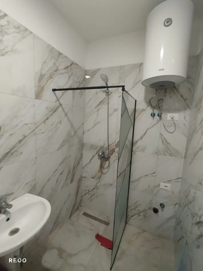 Tirane, jepet me qera apartament 2+1+Aneks+Ballkon Kati 9, 800 € (Bulevardi i Ri)