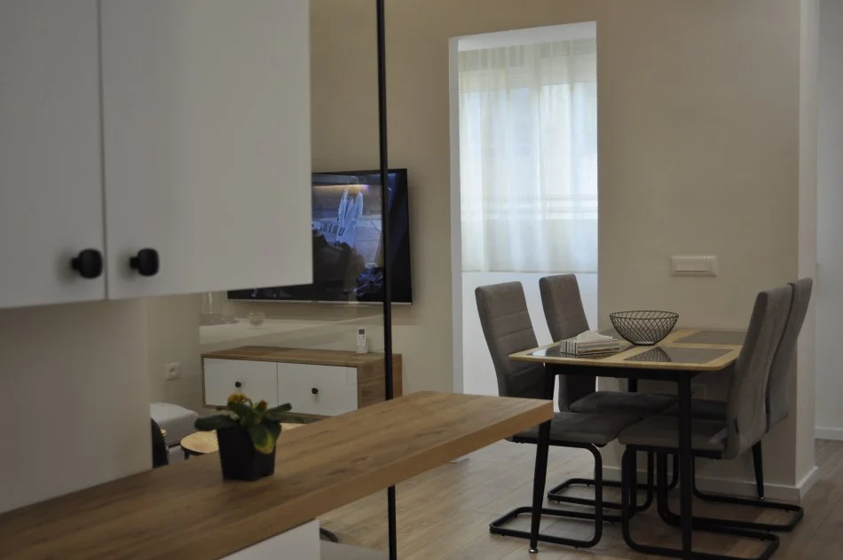 Tirane, jepet me qera apartament 2+1+Ballkon Kati 3, 60 m² 60 € (Bulevardi Bajram Curri)