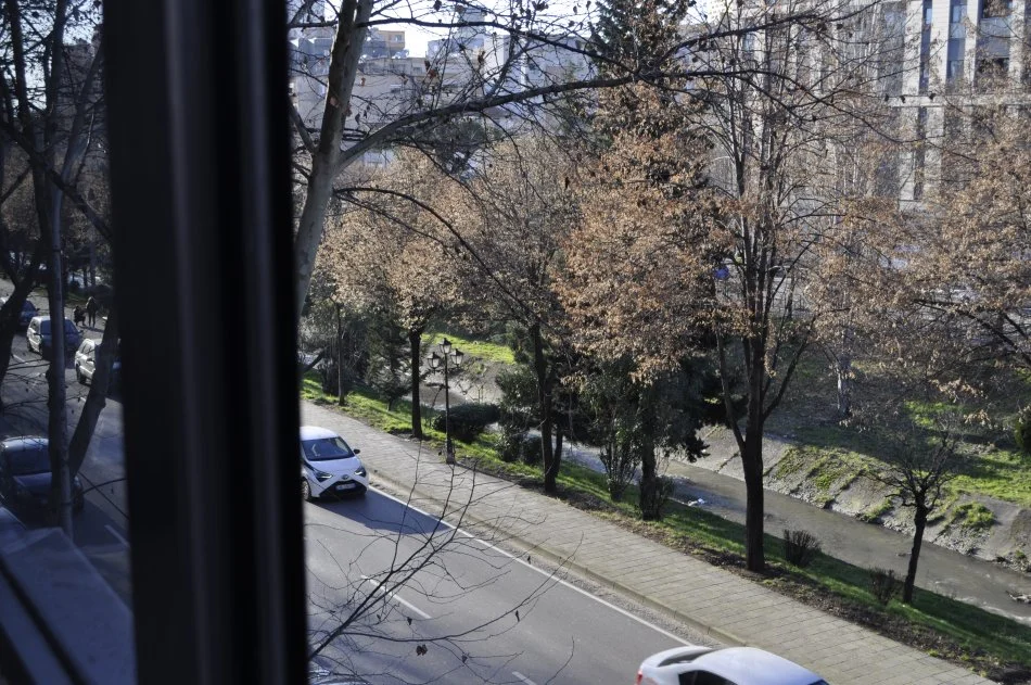 Tirane, jepet me qera apartament 2+1+Ballkon Kati 3, 60 m² 60 € (Bulevardi Bajram Curri)