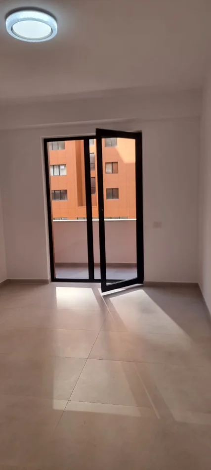 Tirane, jap me qera zyre kati 1, 65 m², 400 € (Unaza e Re)