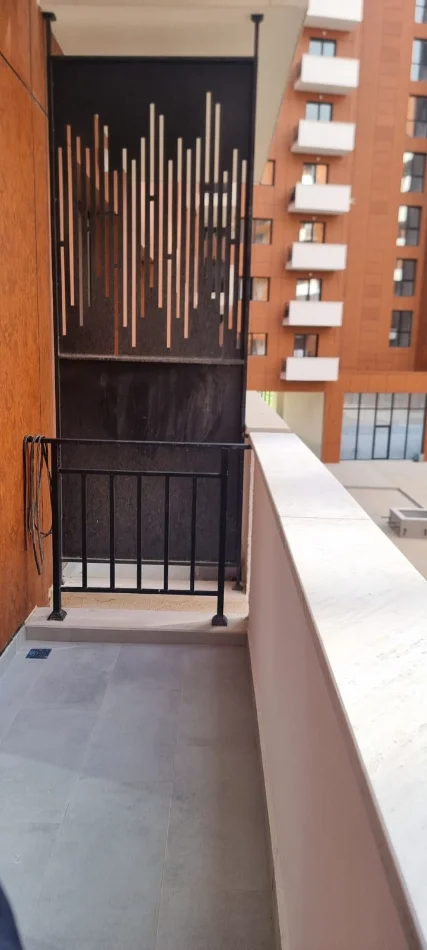 Tirane, jap me qera zyre kati 1, 65 m², 400 € (Unaza e Re)