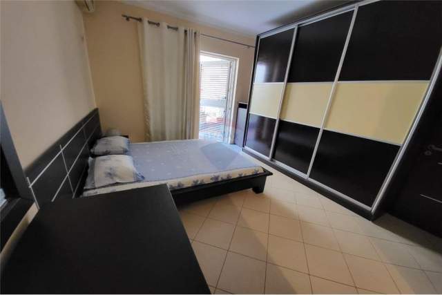 Tirane, jepet me qera apartament 2+1+BLK Kati 6, 100 m² 360 Euro (Vila L)