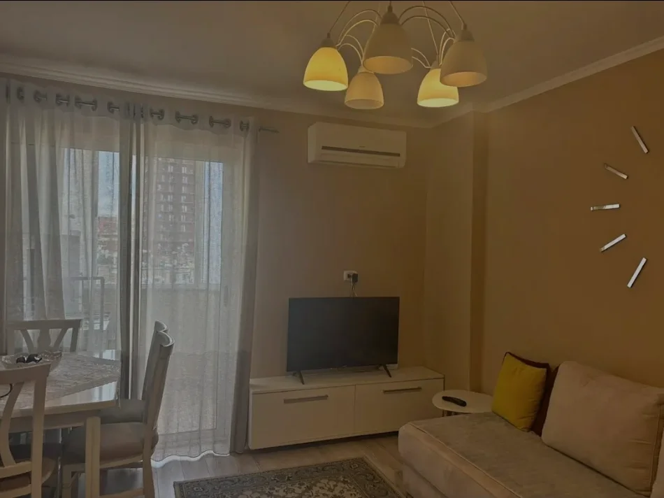 Tirane, jepet me qera 1+1+Aneks Kati 3, 60 m² 600 € 