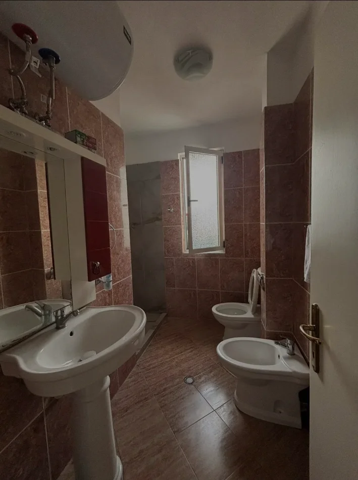 Tirane, jepet me qera 1+1+Aneks Kati 3, 60 m² 600 € 