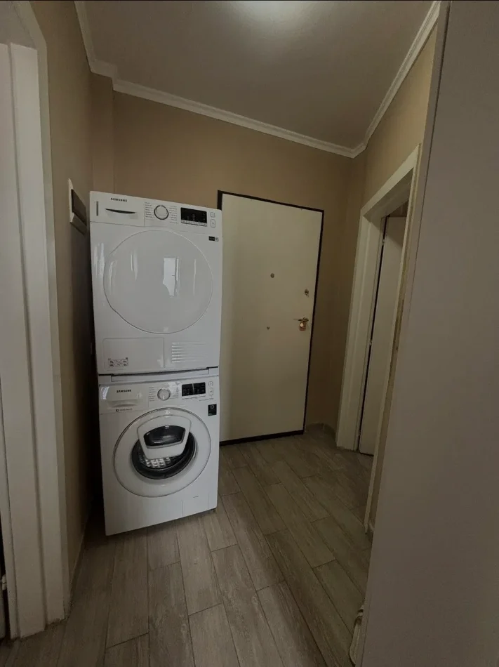 Tirane, jepet me qera 1+1+Aneks Kati 3, 60 m² 600 € 