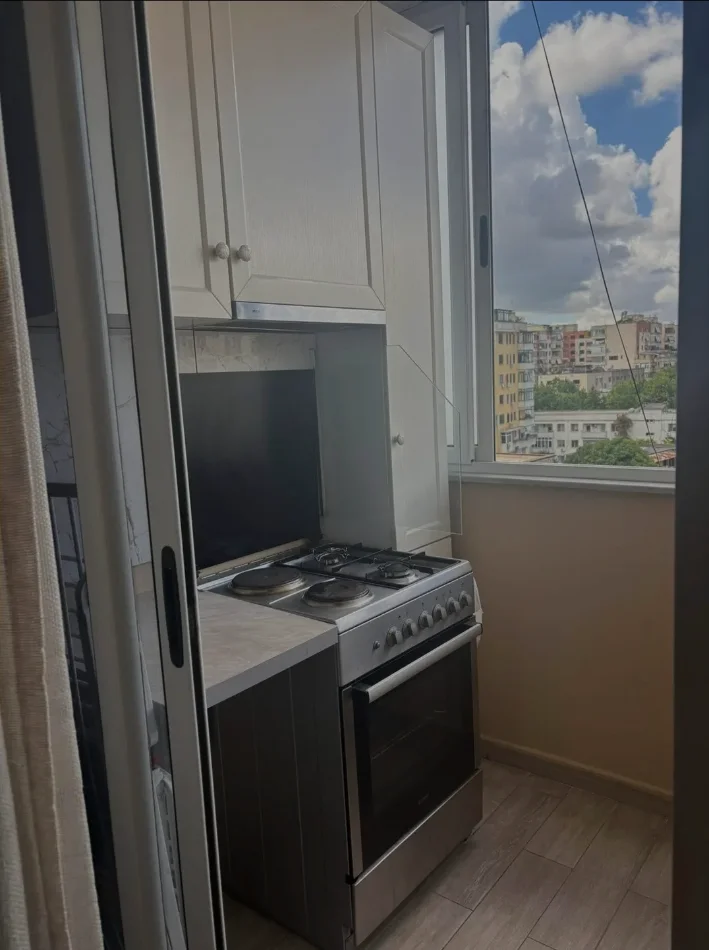 Tirane, jepet me qera 1+1+Aneks Kati 3, 60 m² 600 € 