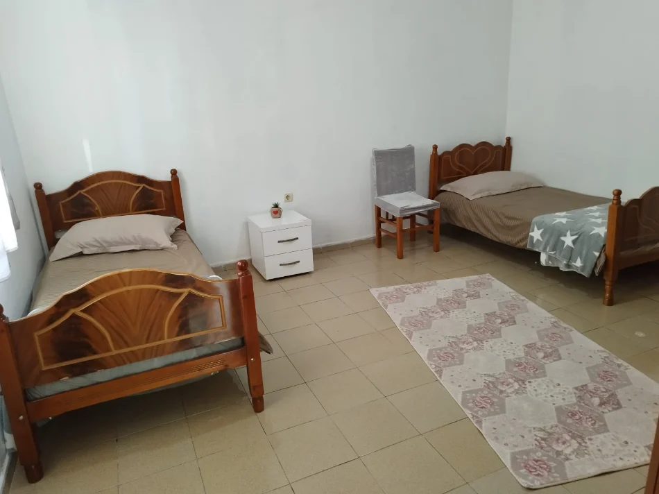 Tirane, jepet me qera apartament 2+1 Kati 0, 80 m² 350 € 