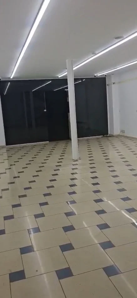Tirane, jepet me qera ambjent biznesi Kati 1, 134 m² 1.500 € (Islam Alla)