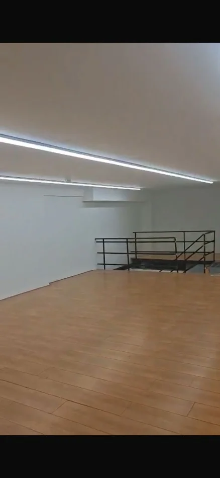 Tirane, jepet me qera ambjent biznesi Kati 1, 134 m² 1.500 € (Islam Alla)