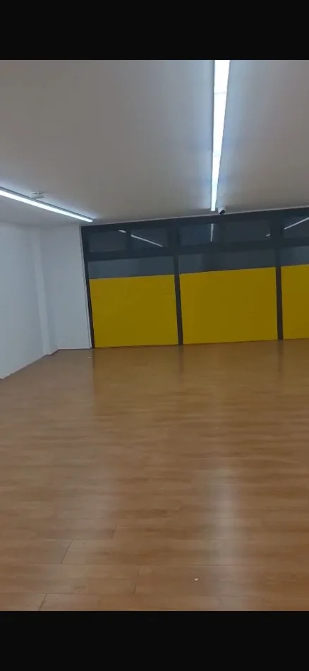 Tirane, jepet me qera ambjent biznesi Kati 1, 134 m² 1.500 € (Islam Alla)